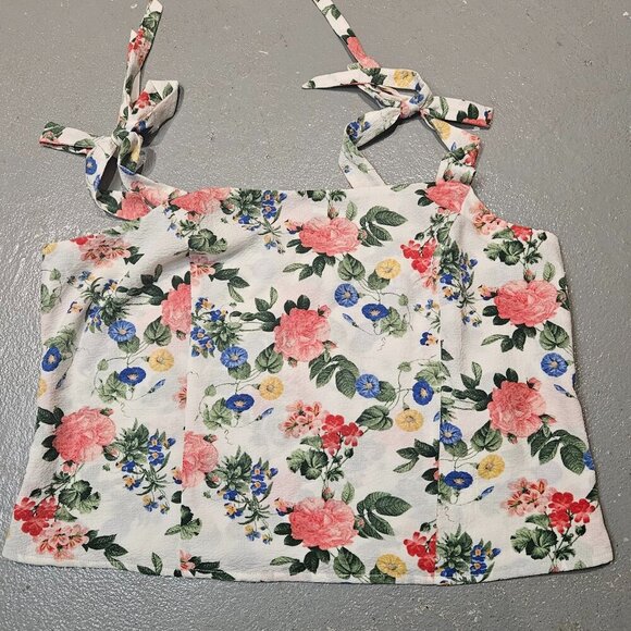 Old Navy Tops - NWOT Cropped floral stretchy top XL